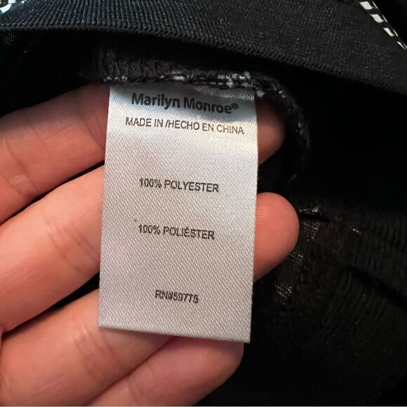 3 for $30! Marilyn Monroe black and white crop top - Picture 5 of 8